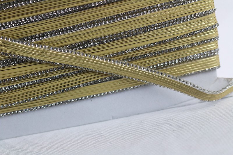 Passamaneria termoadesiva strass