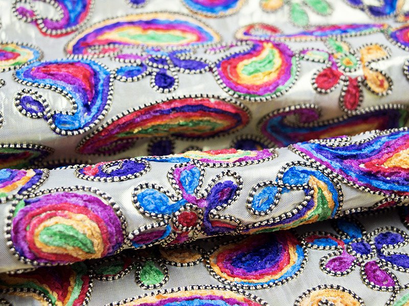 Tessuto ricamato per abbigliamento