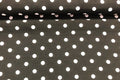 Tessuto in maglia con pois grandi