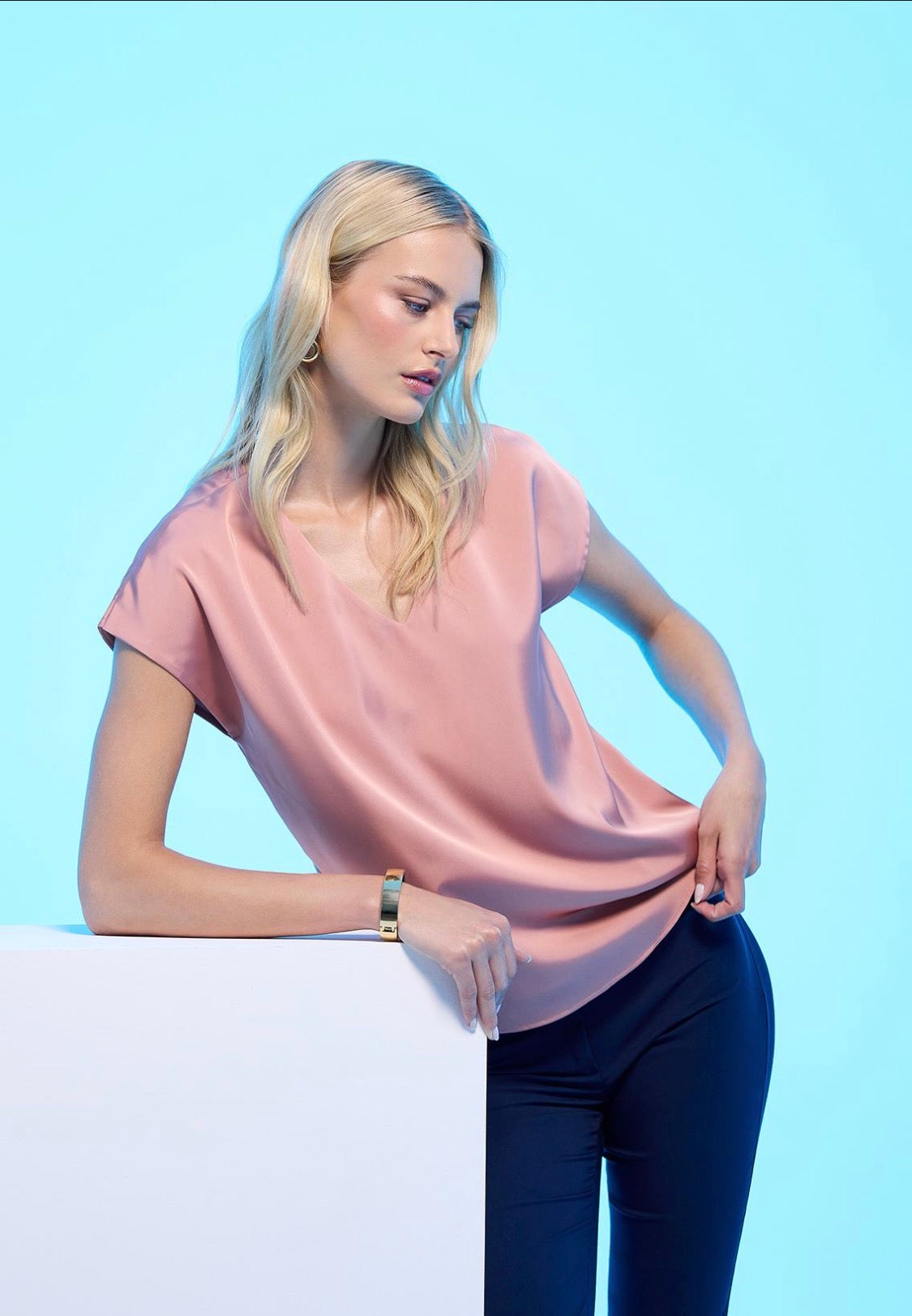 Blusa in satèn scollo a V