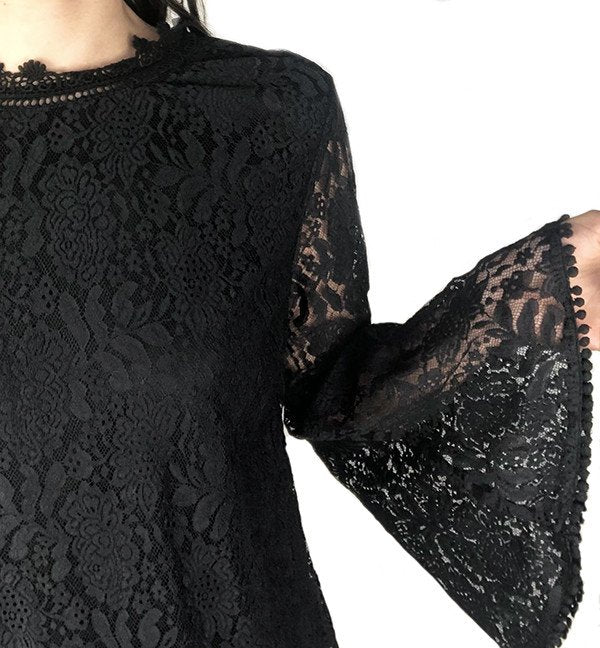 Maglia in pizzo con maniche ampie