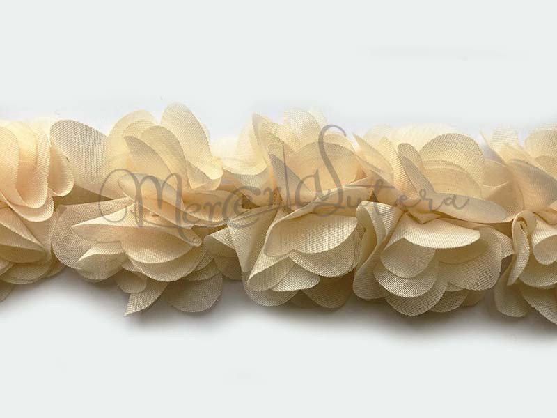 Passamaneria di fiori in organza in rilievo