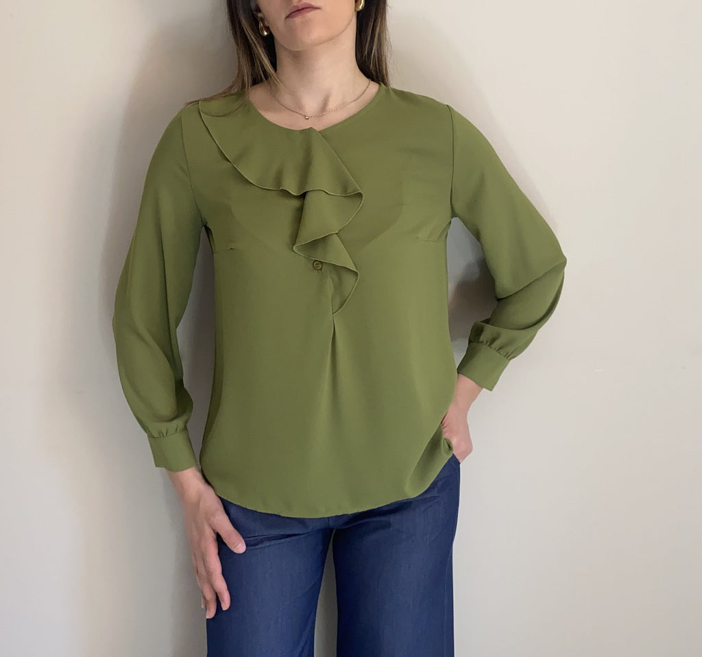 Blusa in organza con volant verde